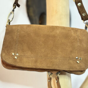 pochette en daim fait main couleur taupe